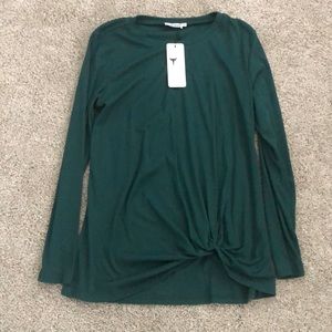 ❤️5 for $20❤️ Long sleeve side knit tee